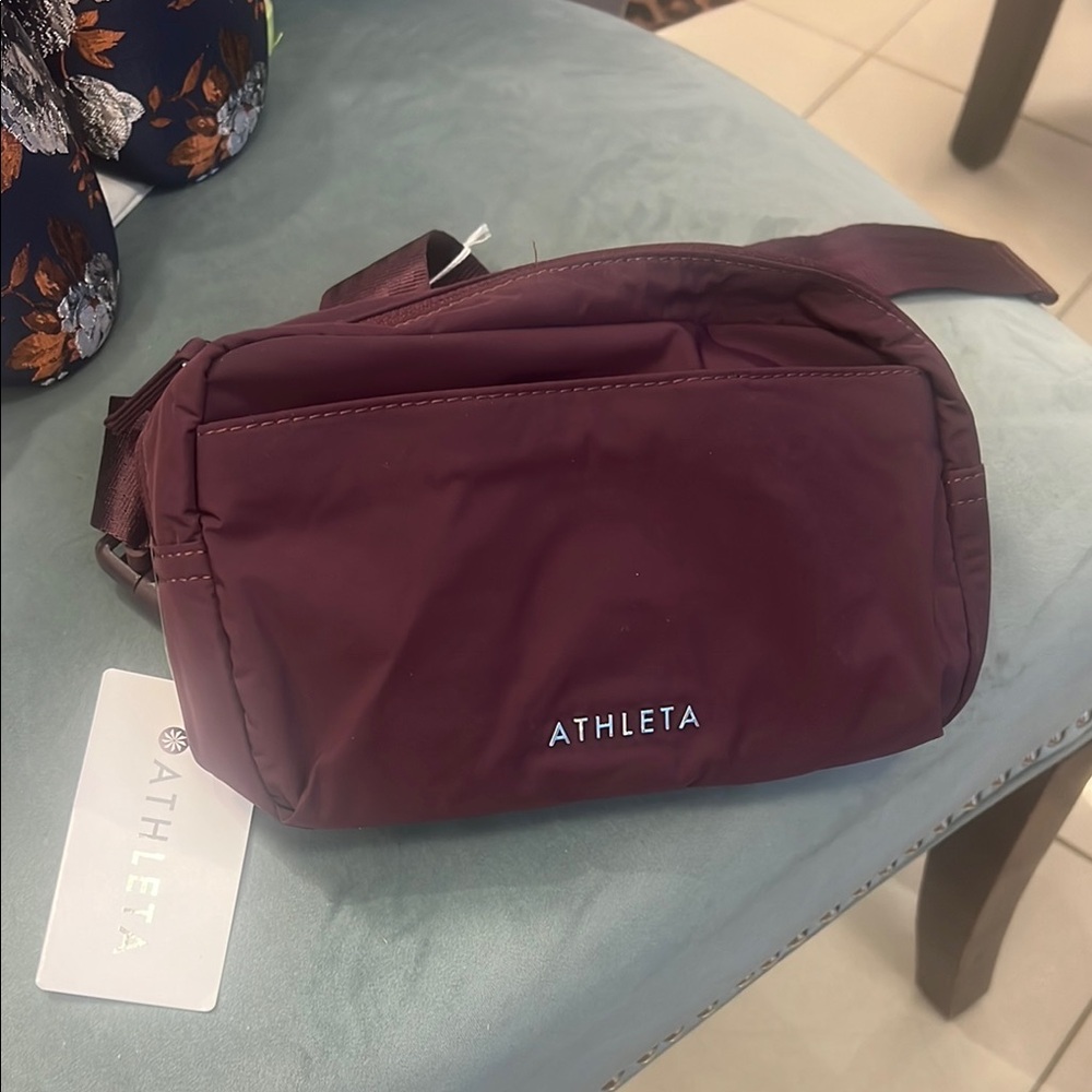 Athleta all about large Crossbody belt  Bag burgundy